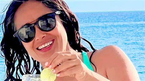 salma hayek sexiest pictures|Salma Hayek, 56, sets pulses racing in tiny bikini in。